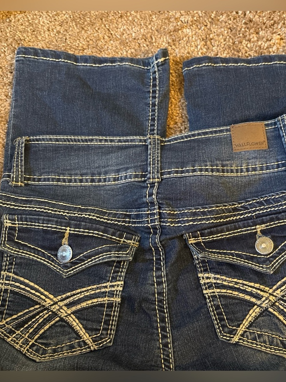 size 7 short Wallflower Dark Blue Women's Jeans - bootcut Classic Pocket Stitch